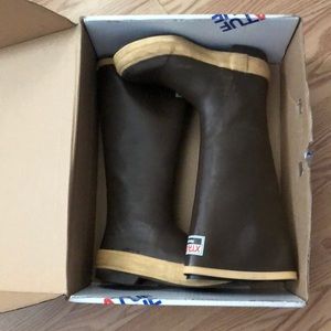 Xtratuf boots, 16” non-insulated plain toe, size 6